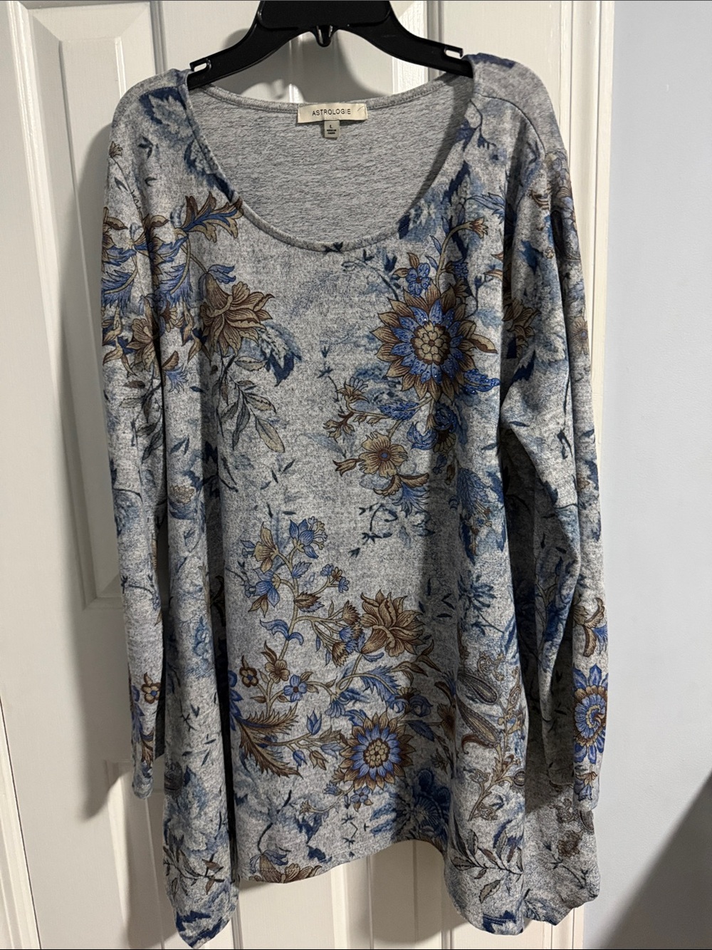 Floral Scoop Neck Tunic in Heather Gray and Blue